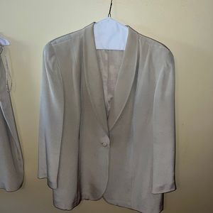 Evan Picone Suit (RN 54050)